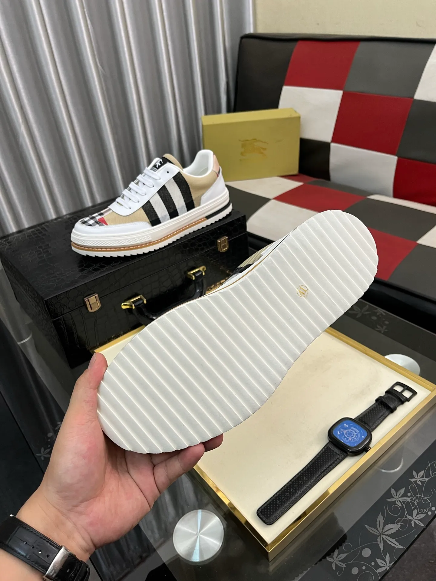 Men's shoes 💰420⌚️⌚️BURBERRY "Burberry" Regular size: 38-44 (casual shoes) Product materials: Selected cowhide upper, soft sheepskin lining; original outsole. 2️⃣colors available